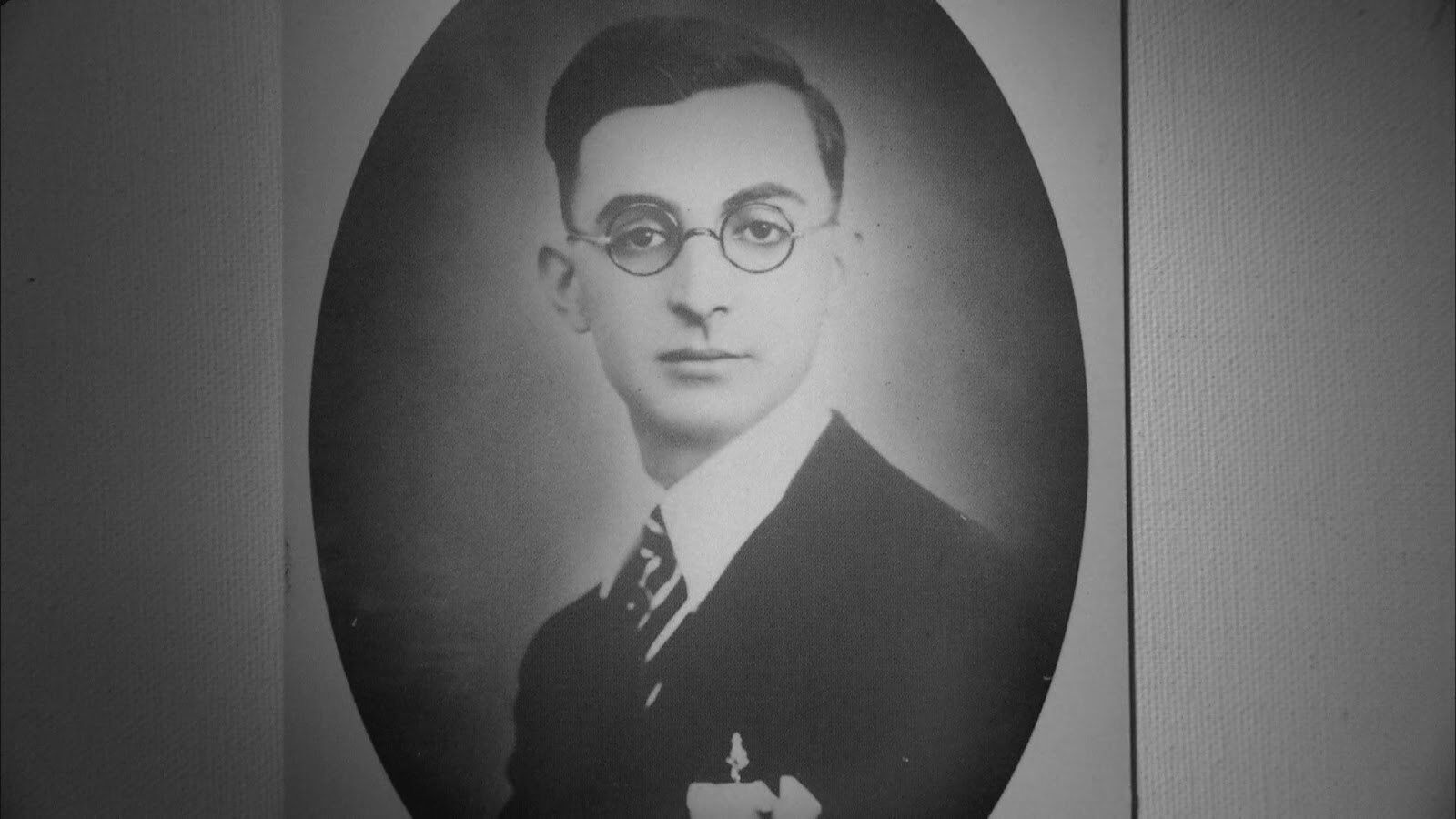 12 Poemas de Konstantinos Kavafis, Κωνσταντίνος Καβάφης