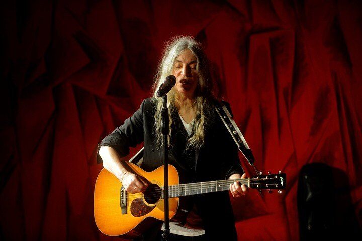 Cantautoras/es — 8 Poemas y una canción  de Patti Smith (7)