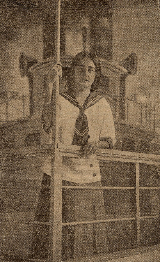 8 poemas de Adelina Gurrea