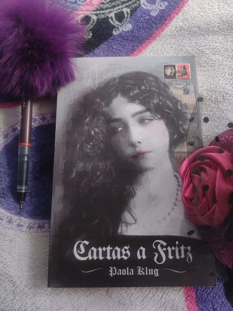 10 Poemas y un relato de Paola Klug