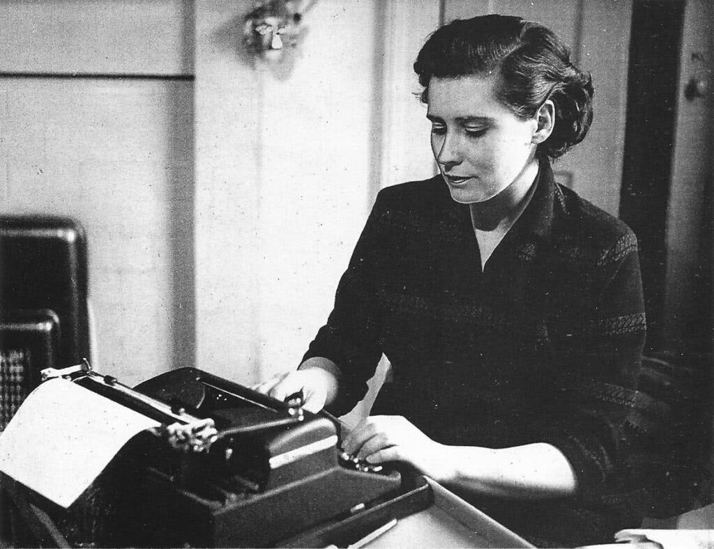 3 Poemas y dos cuentos de Doris Lessing